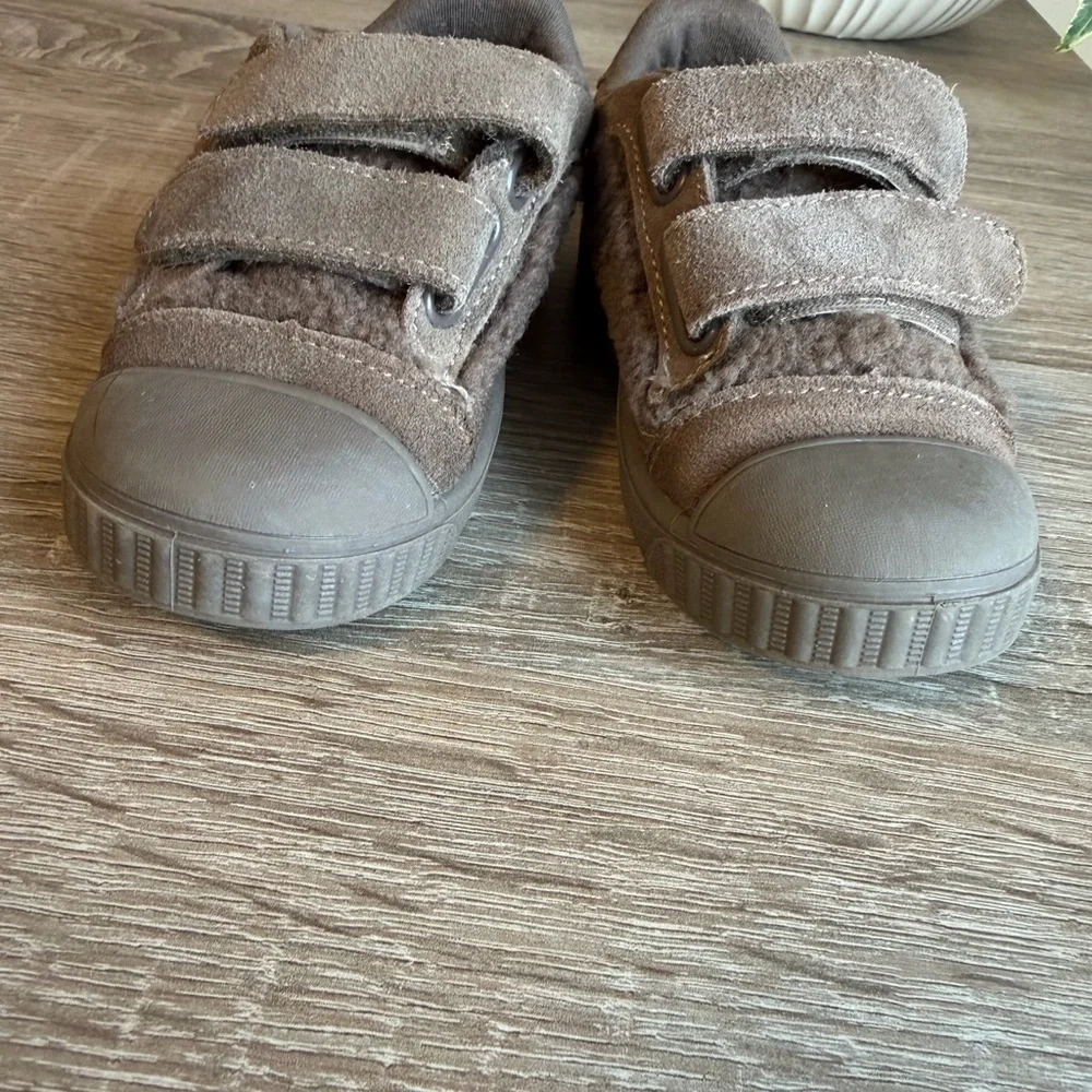Zara toddler fleece lined sneakers 7 5.6”